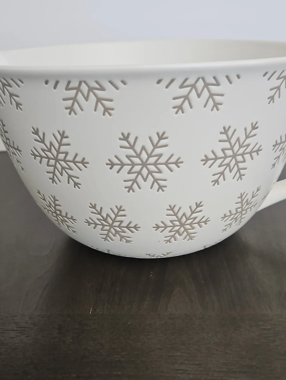 Crate & Barrel Batter White Snowflake Mixing Bowl with Pour Spout